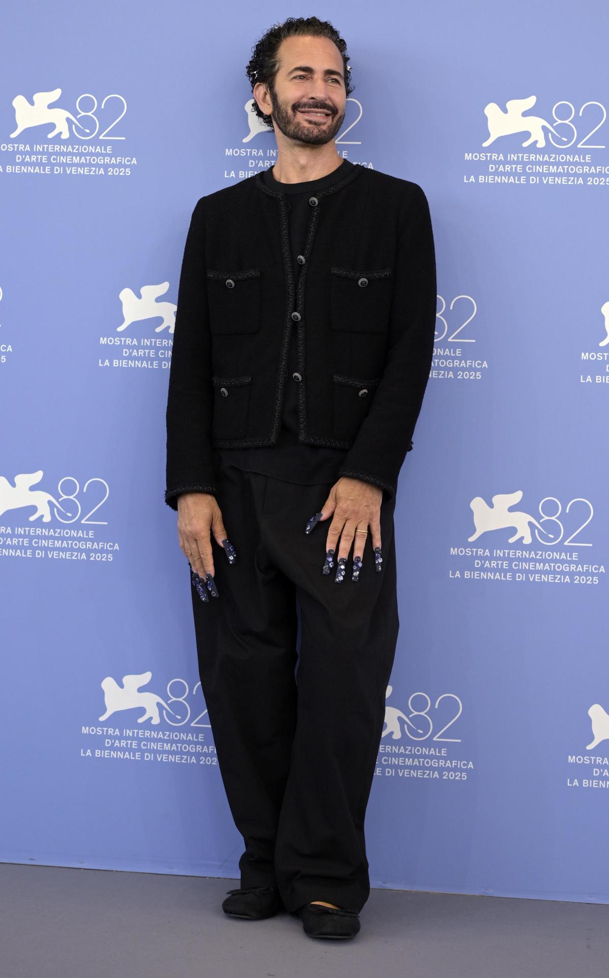 Venice (Italy), 02/09/2025.- US stylist Marc Jacobs poses during a photocall for 'Marc by Sofia' at the 82nd annual Venice International Film Festival, in Venice, Italy, 02 September 2025. The 82nd Venice Film Festival runs from 28 August to 06 September 2025. (Cine, Cine, Italia, Venecia) EFE/EPA/RICCARDO ANTIMIANI