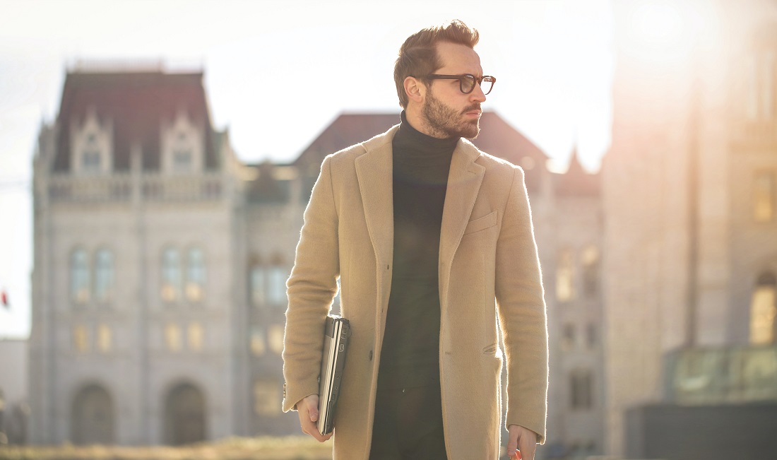 Hombres: cinco tips para vestirse con estilo en esta temporada de lluvias