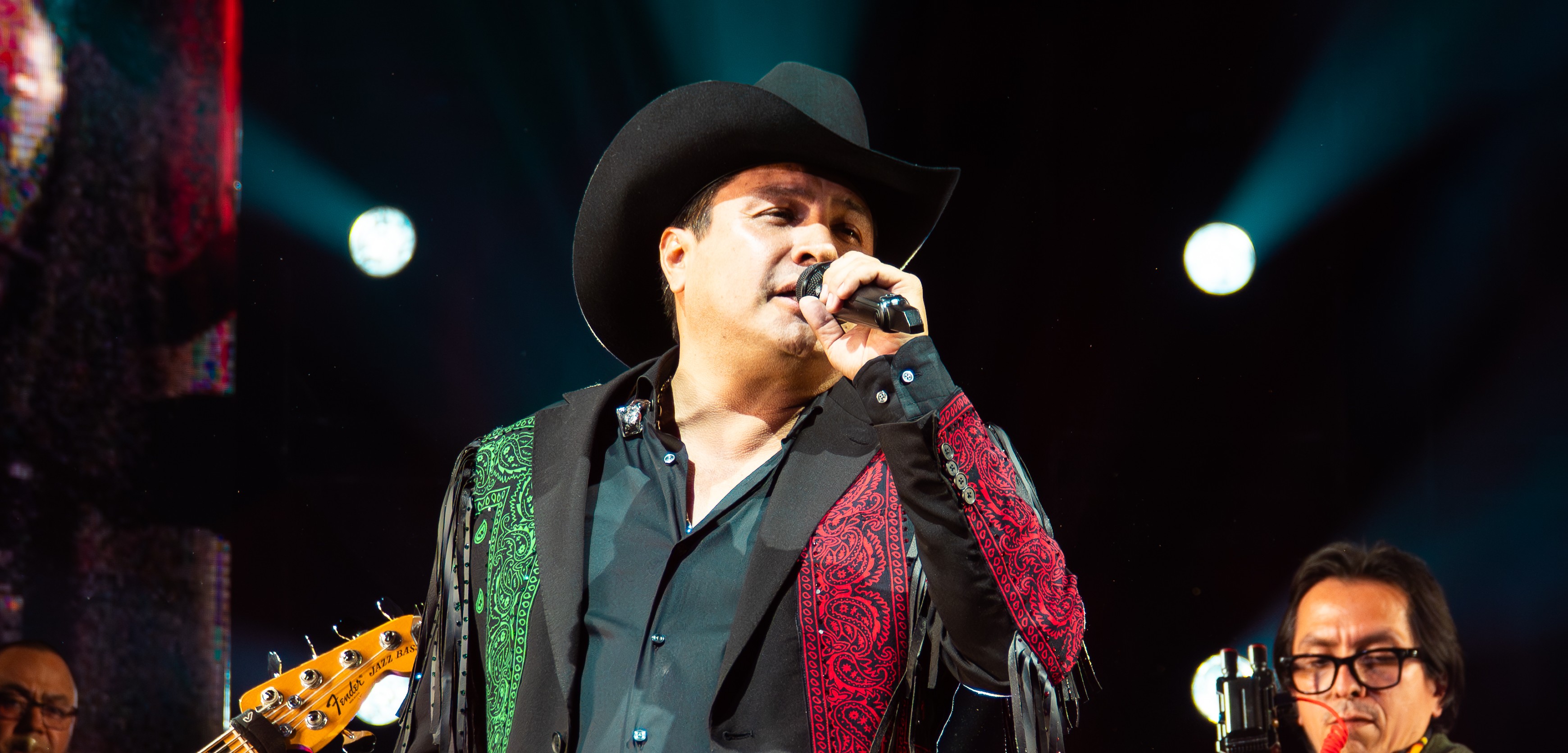 Julión Álvarez debutó en Bogotá. En su concierto lo acompañaron figuras del género regional