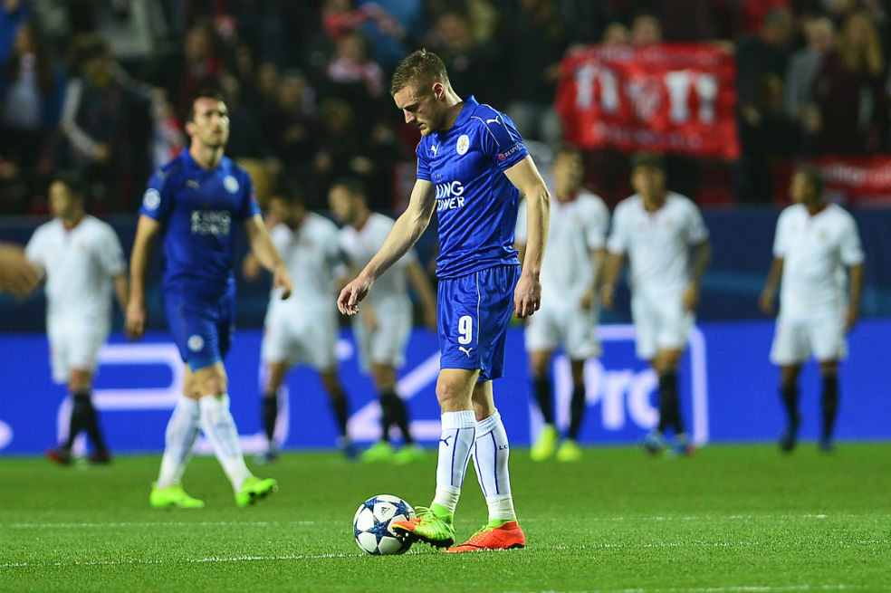 El Leicester cayó a puestos de descenso en la Premier League