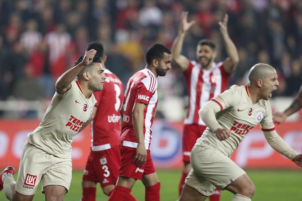 Gol y asistencia de Falcao en el empate del Galatasaray