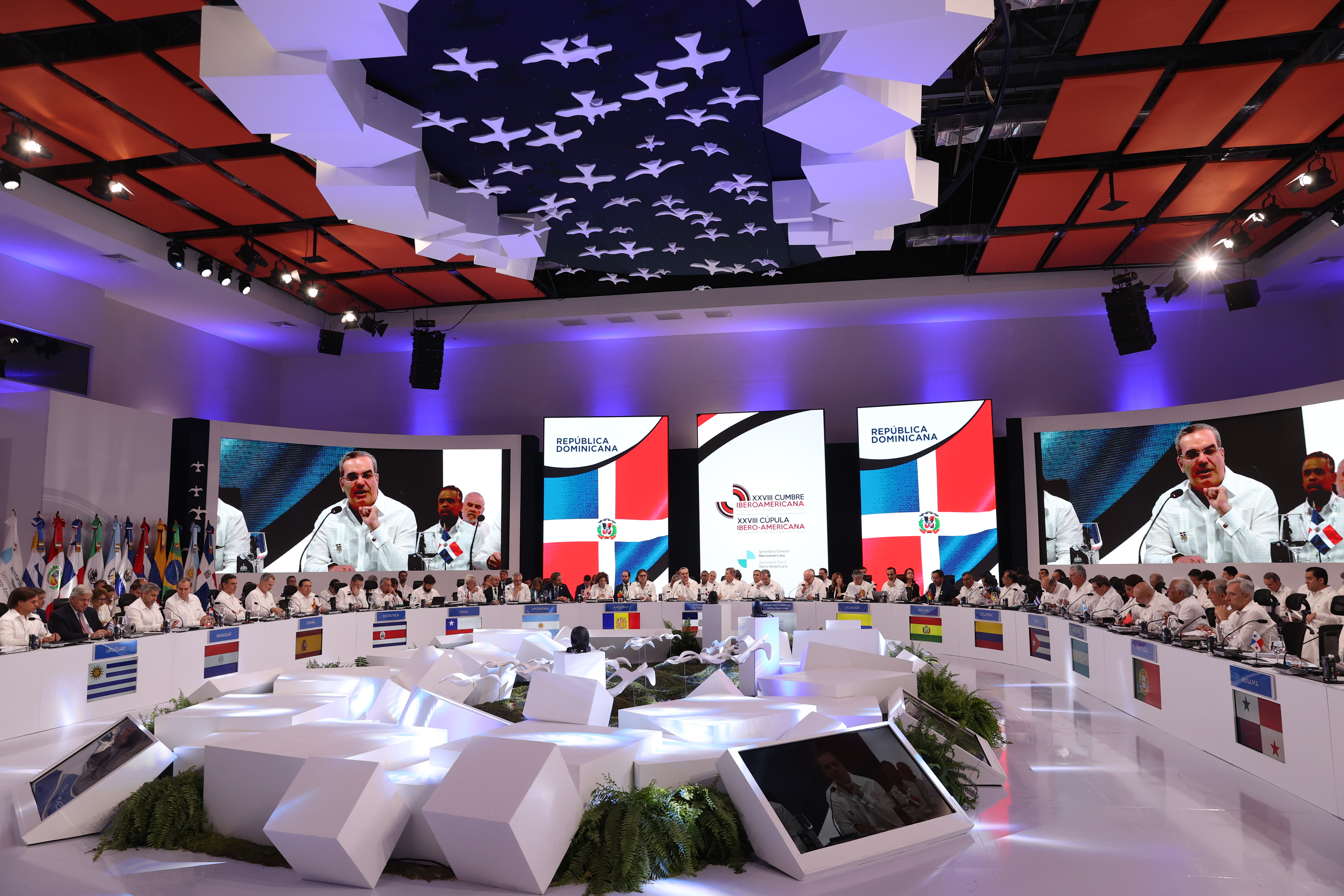 La ausencia de Maduro por covid-19 y más debates en la Cumbre Iberoamericana