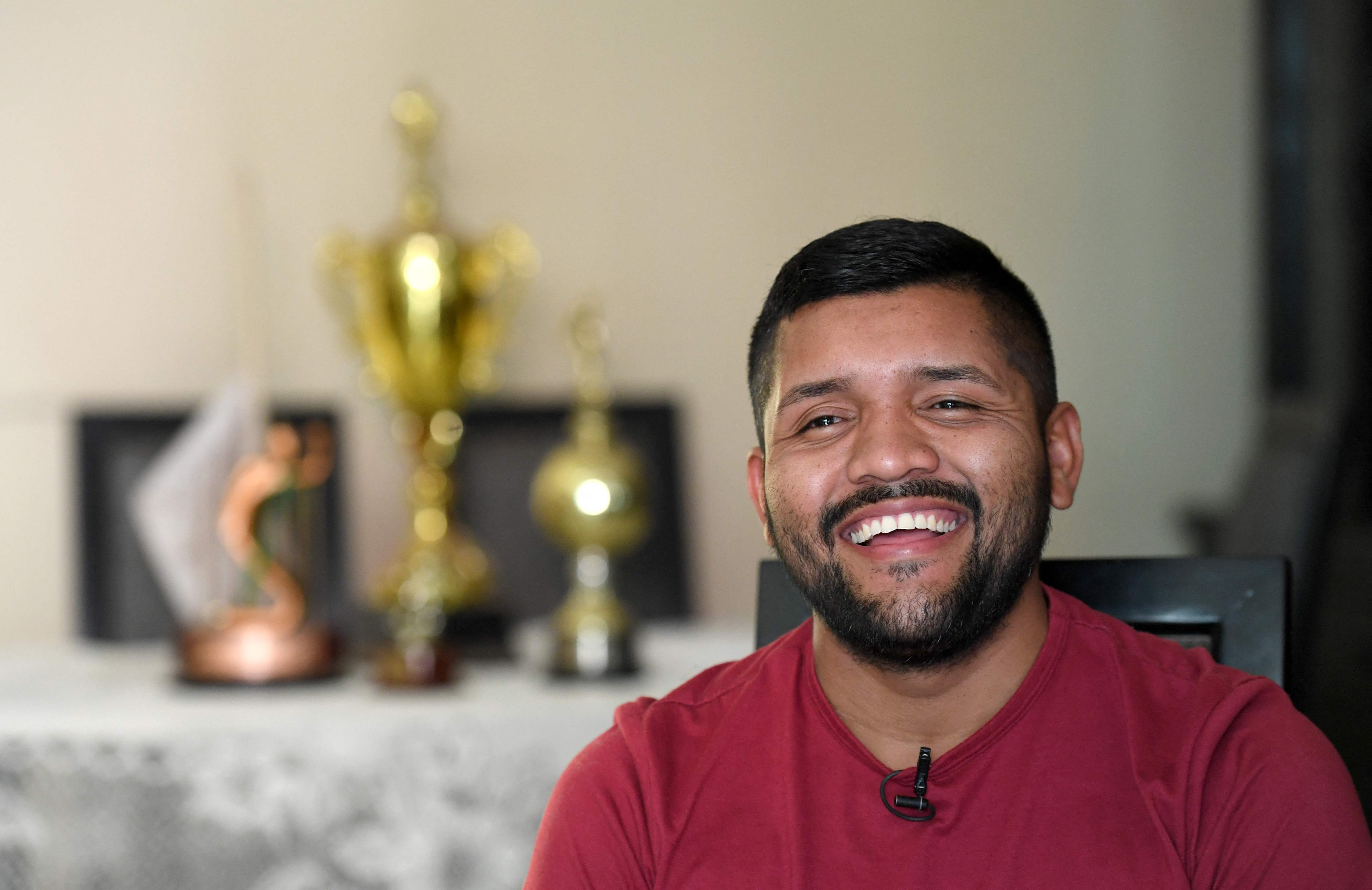 Daniel Bolívar, su mejor amigo que jugaba de '10' en el medio campo. Si bien había indígenas de todo el país, los wayuus eran los encargados de los goles y las asistencias en una selección que jugaba con una camiseta genérica y sin patrocinios.
