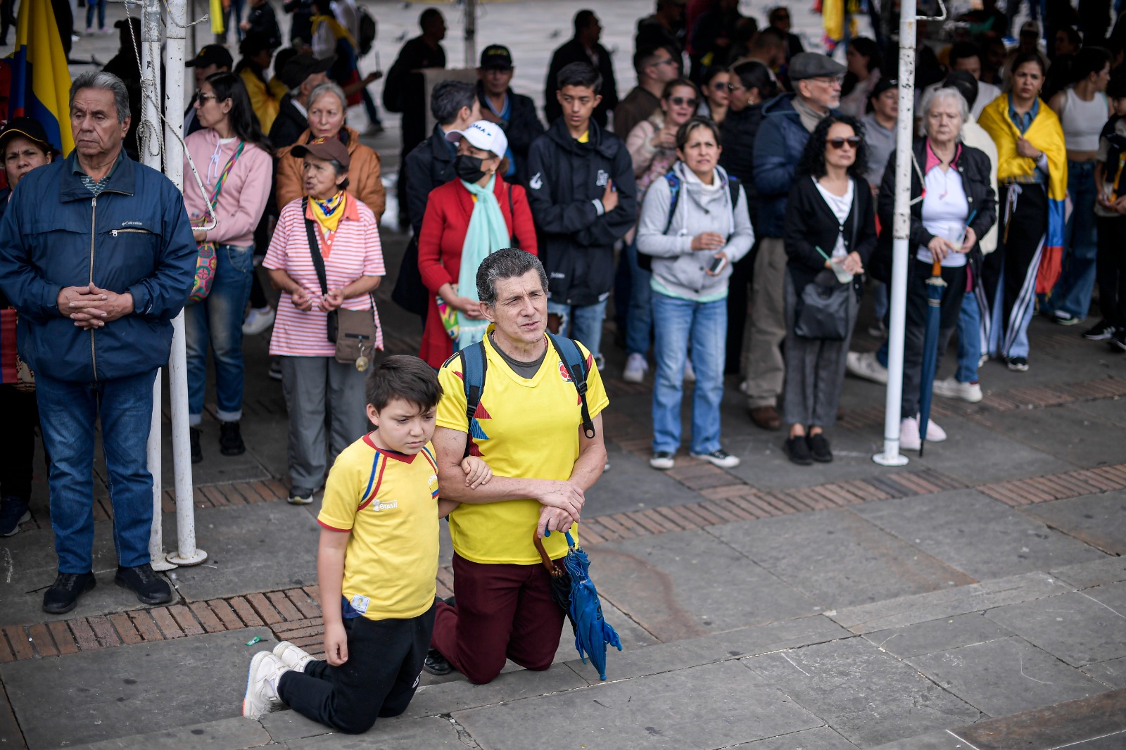 Durante el recorrido hacia la plaza, los manifestantes gritaron proclamas y hasta efectuaron ritos de oración.