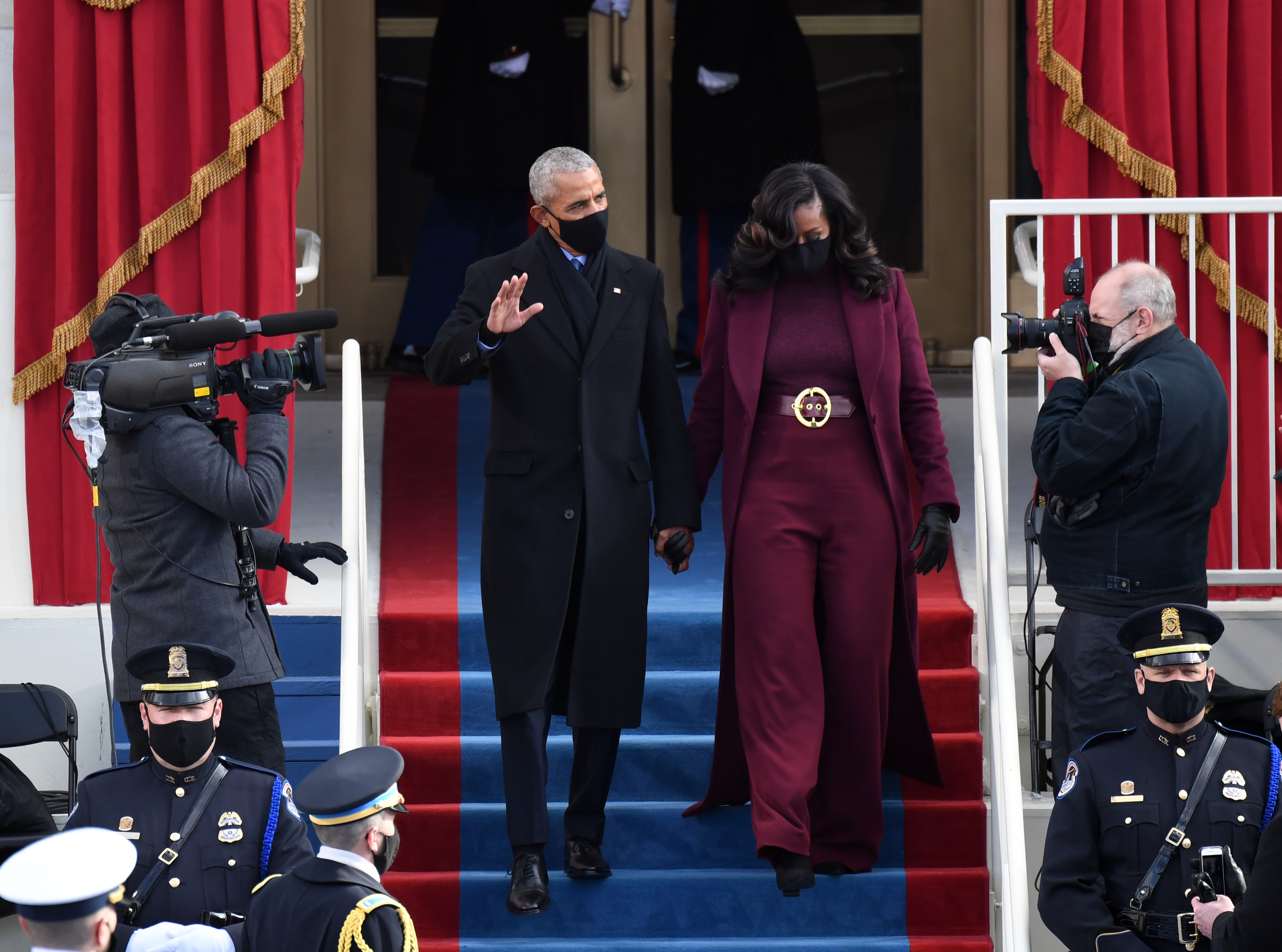 El ex presidente de Estados Unidos, Barack Obama, y ​​la ex primera dama de Estados Unidos, Michelle Obama, llegan para la toma de posesión de Joe Biden