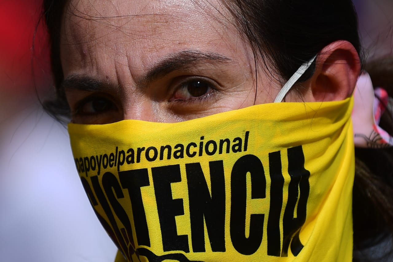 Barristas de diferentes equipos de fútbol protestaron juntos en Pereira