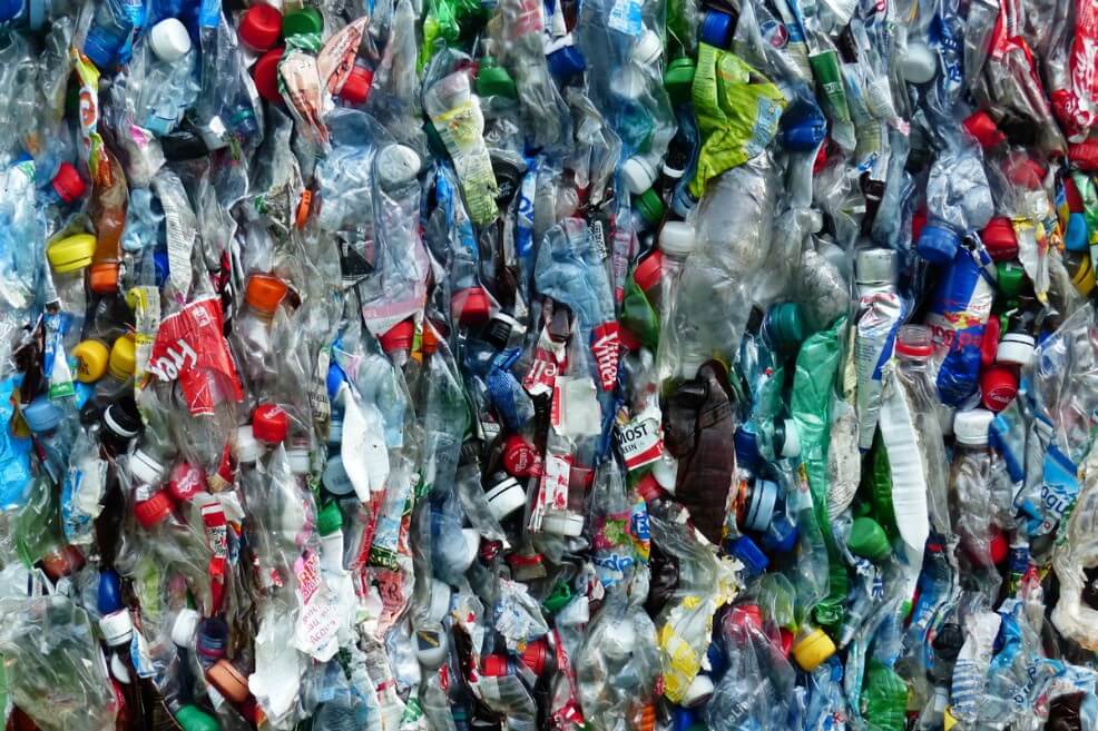 Botellas de origen vegetal que buscan ganarle la batalla al plástico, cada vez más cerca