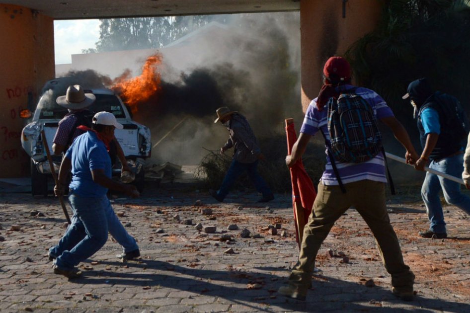 Protestas por desaparición de estudiantes en México.