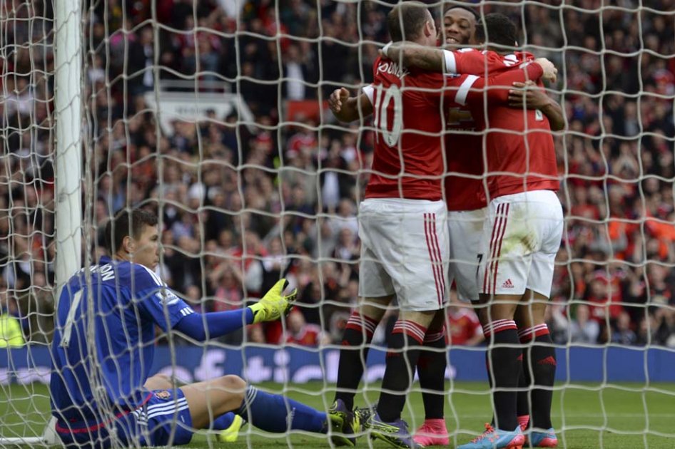 Manchester United vence al Sunderland y es nuevo líder de la Premier