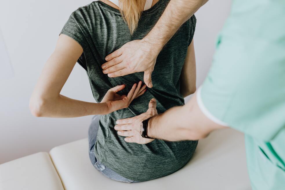 Dolor de espalda: 3 cosas que debes dejar de hacer a diario