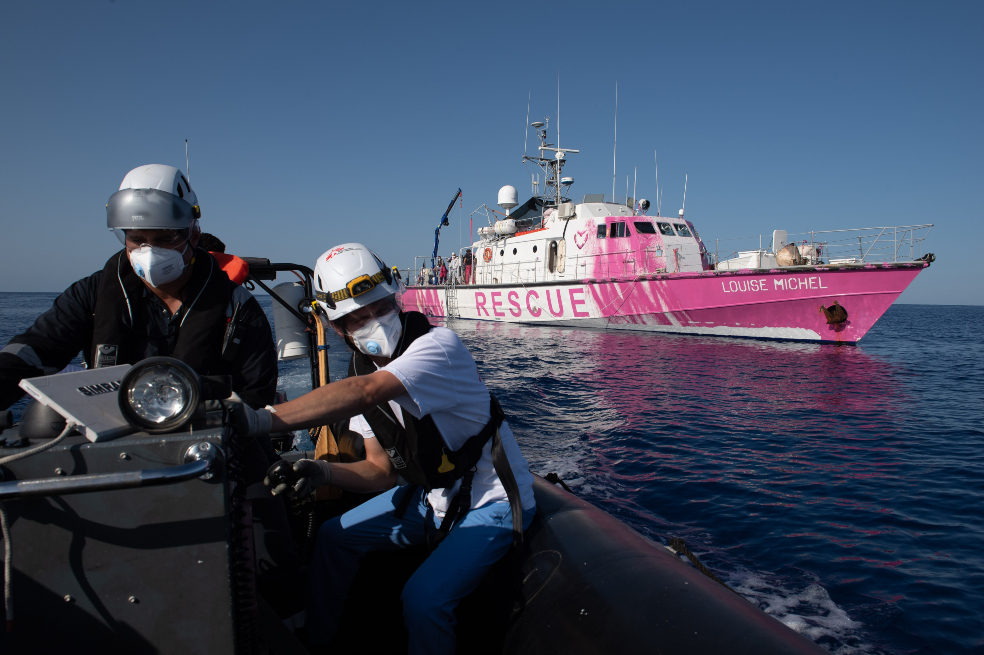 El barco con el que Banksy busca rescatar migrantes en el Mediterráneo