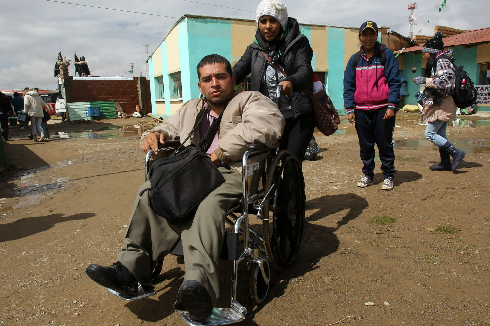Bolivianos en condición de discapacidad piden ayuda a Evo Morales
