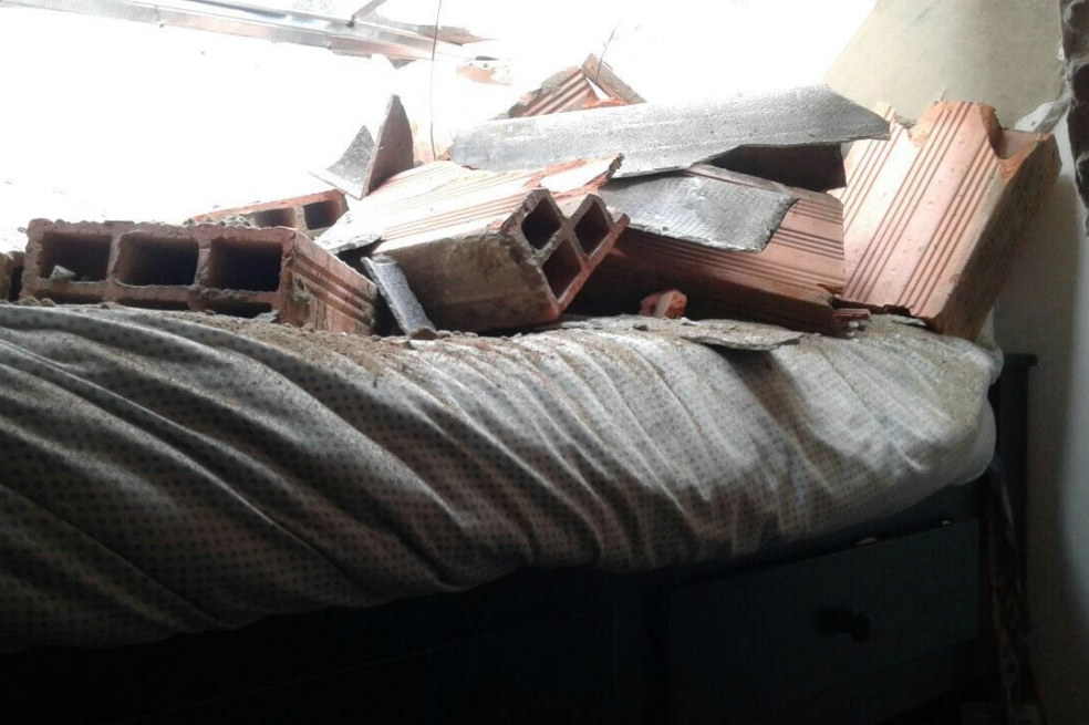 Se desploma el techo de una vivienda del barrio La Granja, en Bogotá