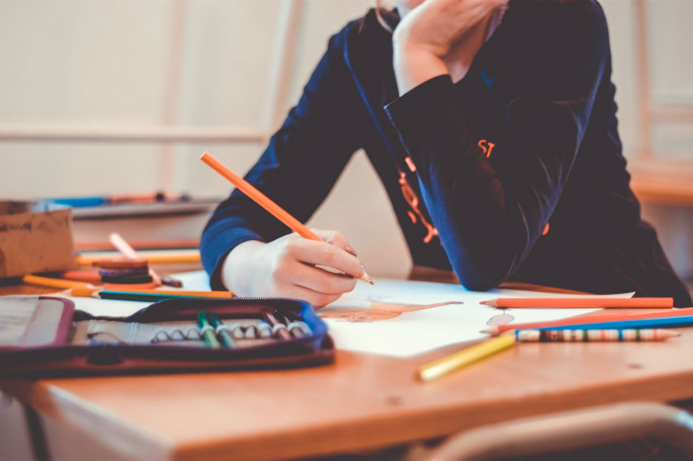 ¡No se quede sin estudiar! Fundación Carolina ofrece 504 becas