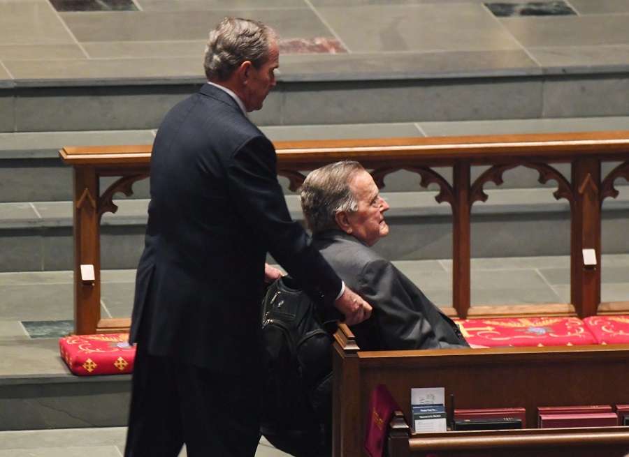 Expresidente George H.W. Bush es hospitalizado de urgencia