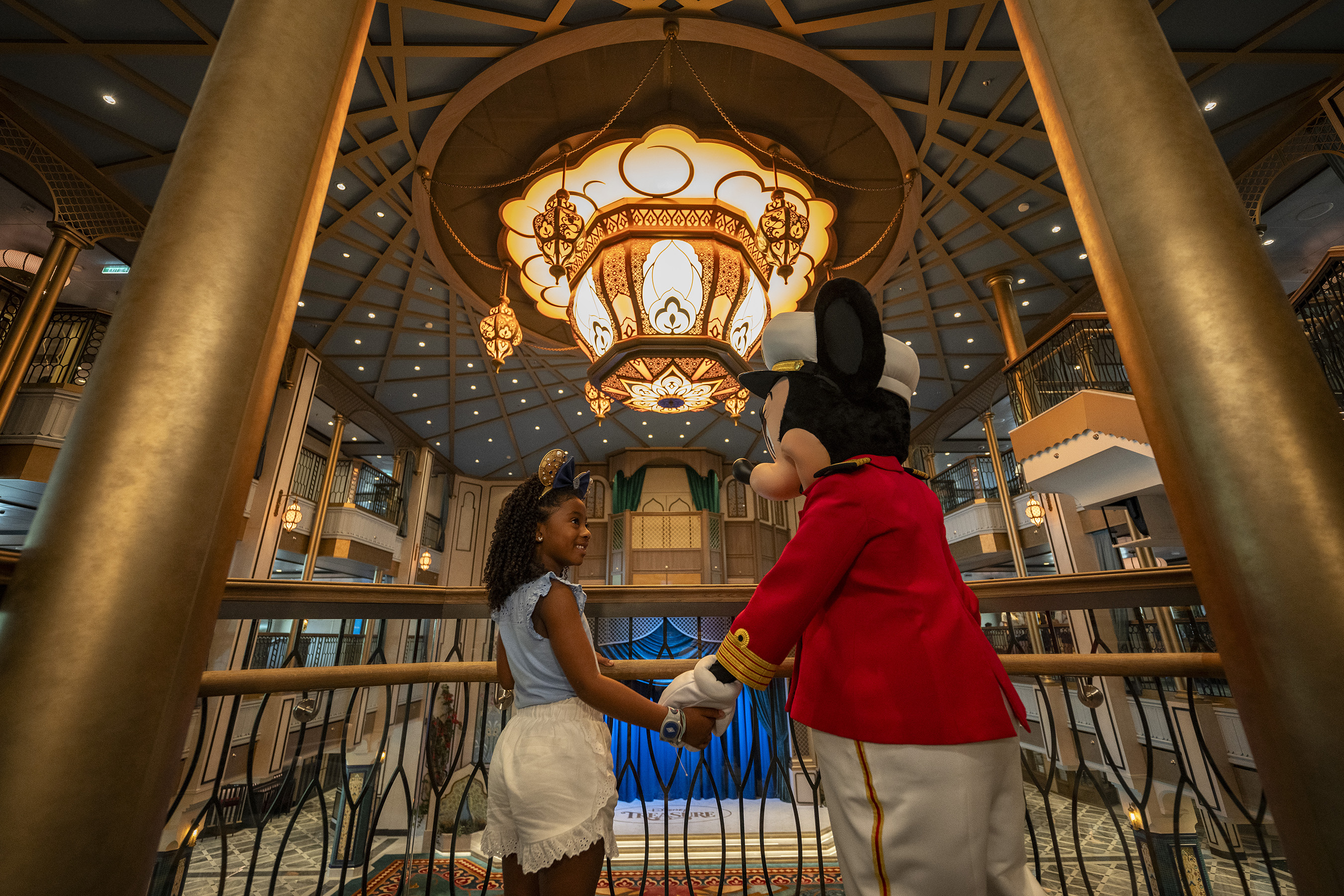 El encuentro con los personajes de Disney a bordo del Treasure es intimo, cercano y emotivo.