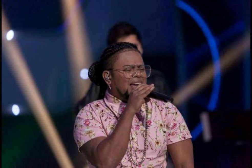 Envían a la cárcel al cantante Leo Fénix, quien habría apuñalado a su pareja