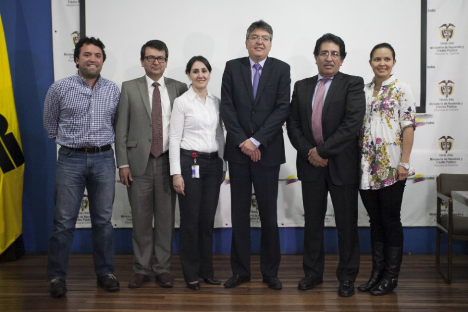 Con baja inversión, Gobierno presenta Presupuesto para 2014 de $200 billones