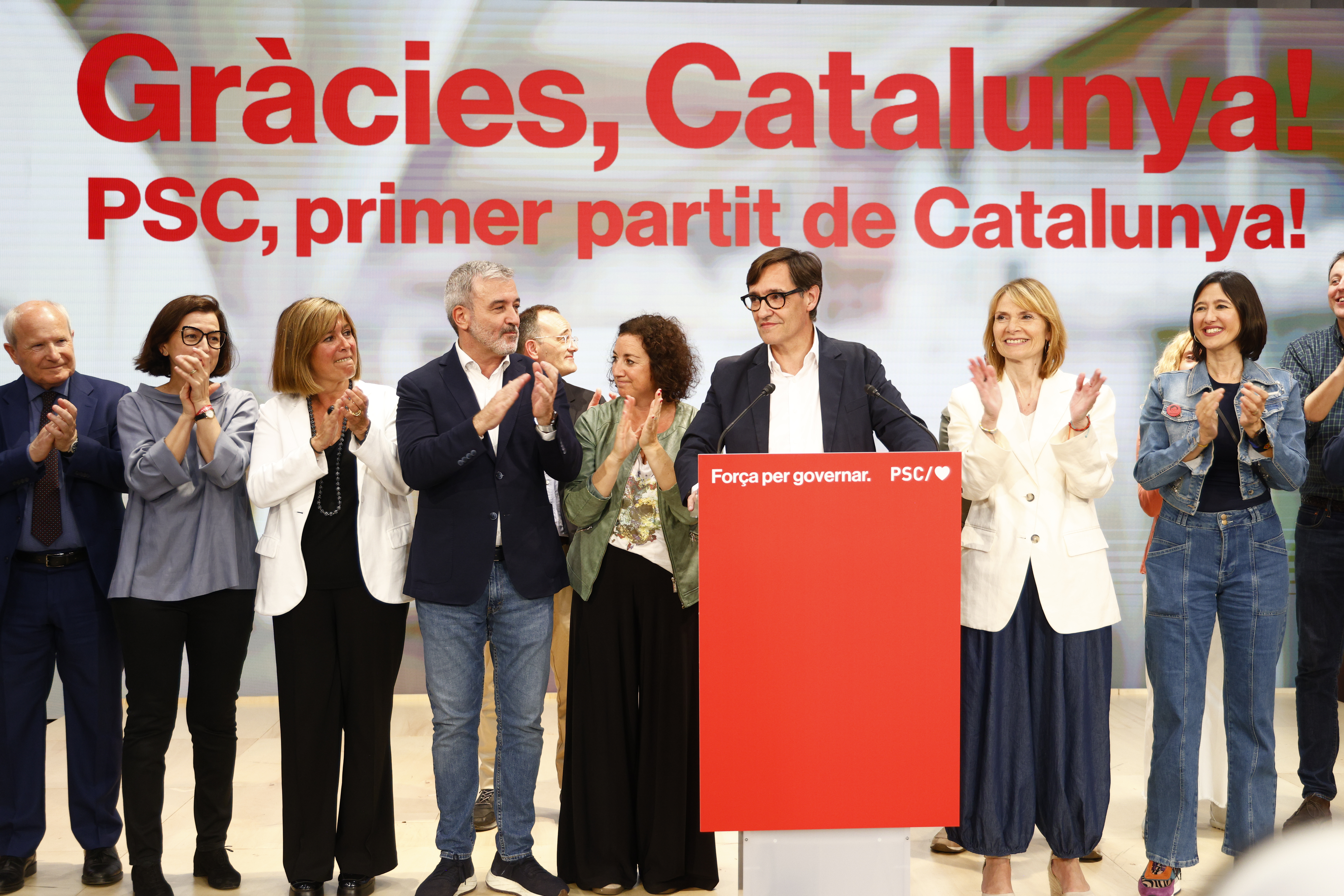 BARCELONA, 12/05/2024.- El candidato a la presidencia de la Generalitat por El PSC, Salvador Illa, comparece ante los medios para valorar los resultados electorales, hoy domingo en Barcelona. El Partido Socialista ha ganado las elecciones con 42 escaños. EFE/Quique García
