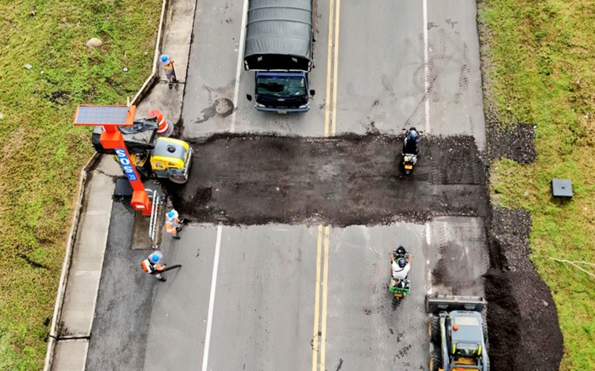 Habilitan un carril de la vía al Llano que presentaba grietas tras sismo