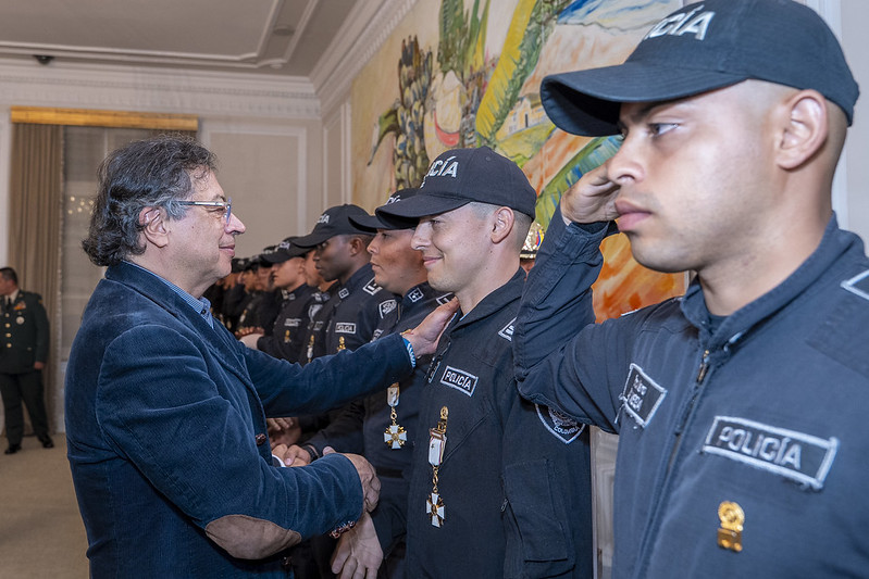 Petro condecoró a los 29 uniformados que estuvieron secuestrados en El Plateado