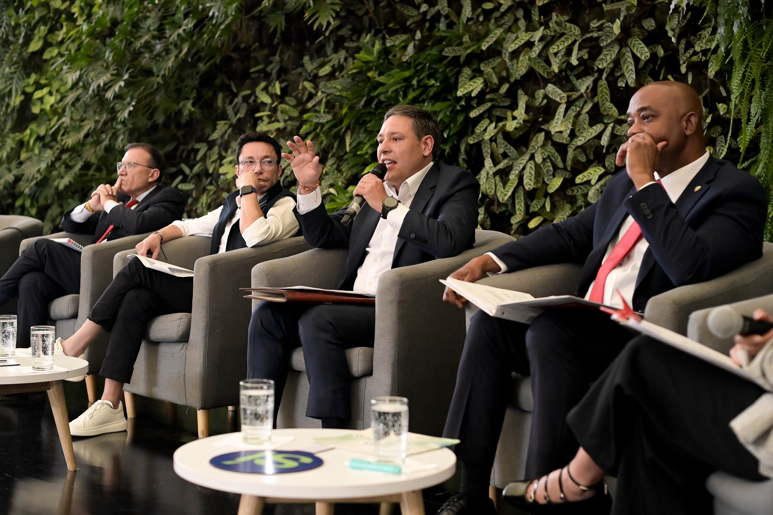 Estas fueron las frases de los candidatos presidenciales en el foro sobre energía y regiones