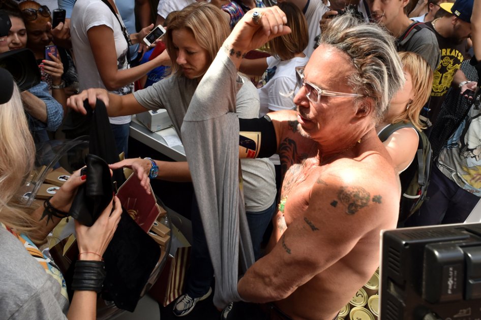 Mickey Rourke.