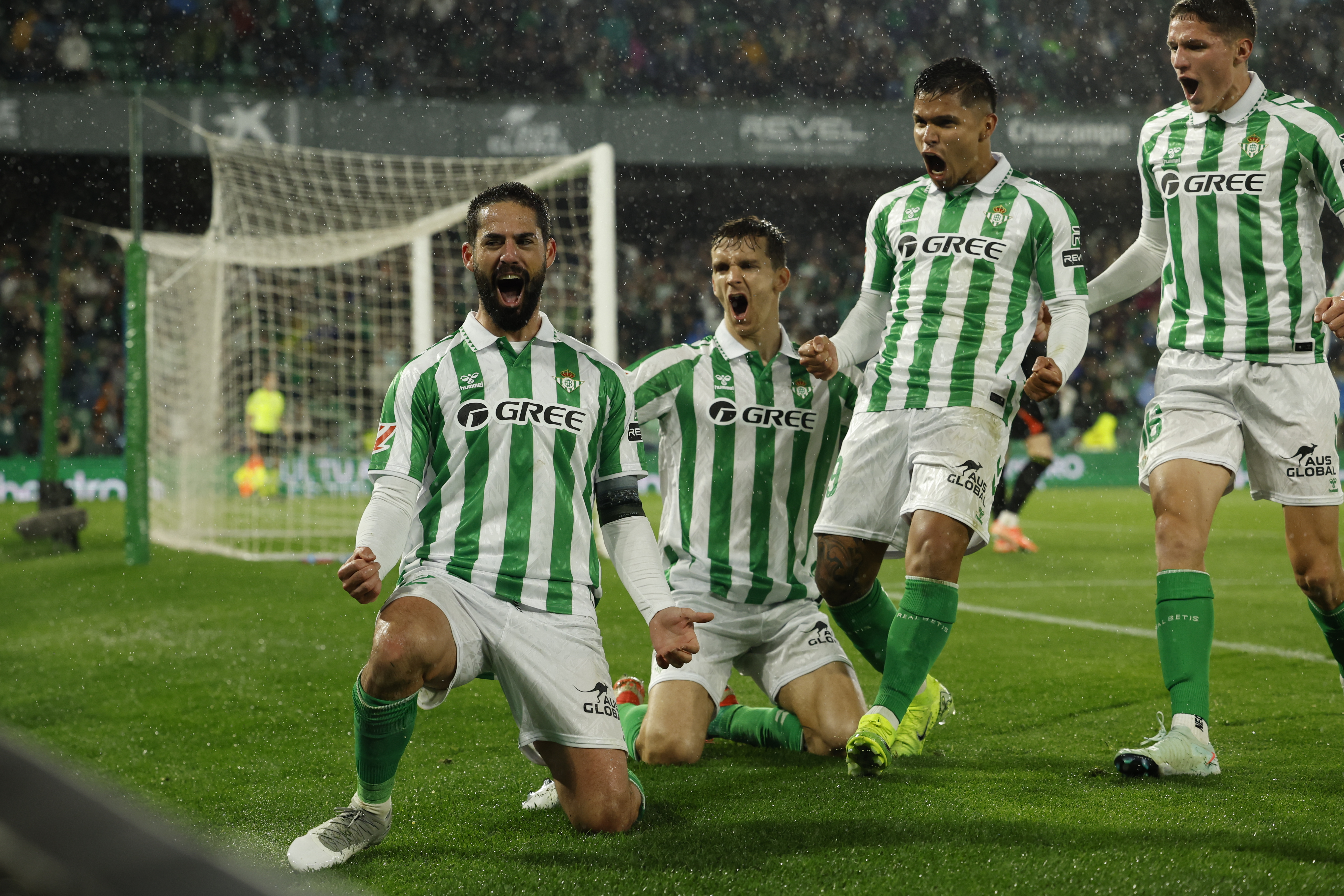 Real Madrid perdió en su visita al Betis de Juan Camilo “Cucho” Hernández