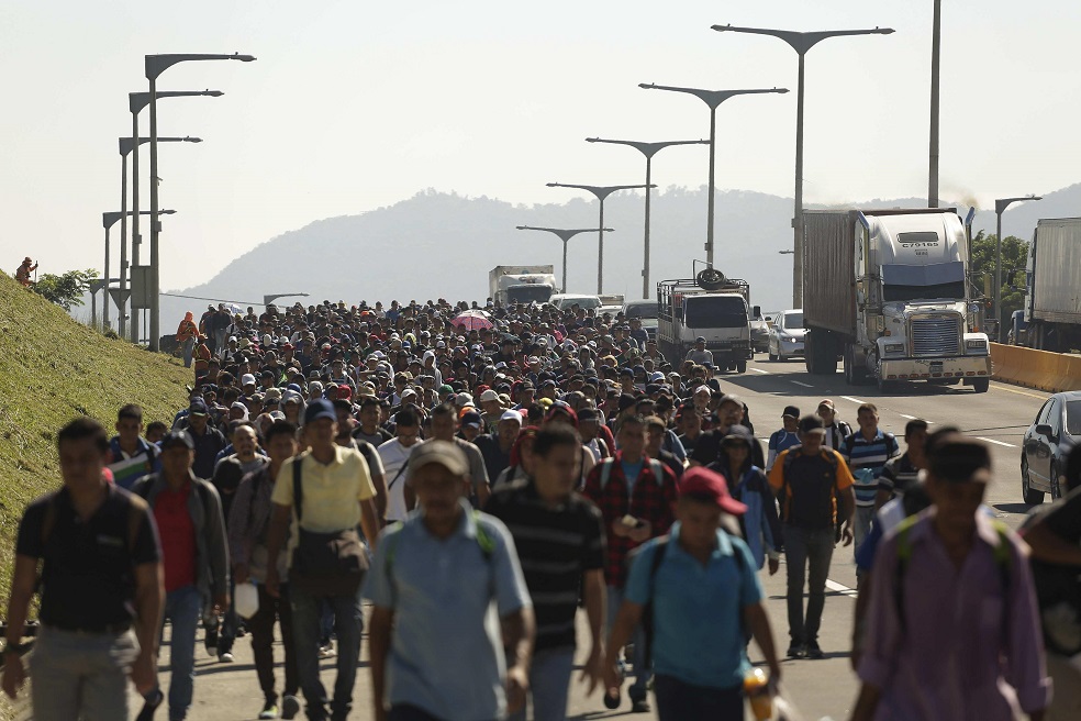 Caravana de salvadoreños con rumbo a los Estados Unidos, en octubre de 2018. EFE/Rodrigo Sura