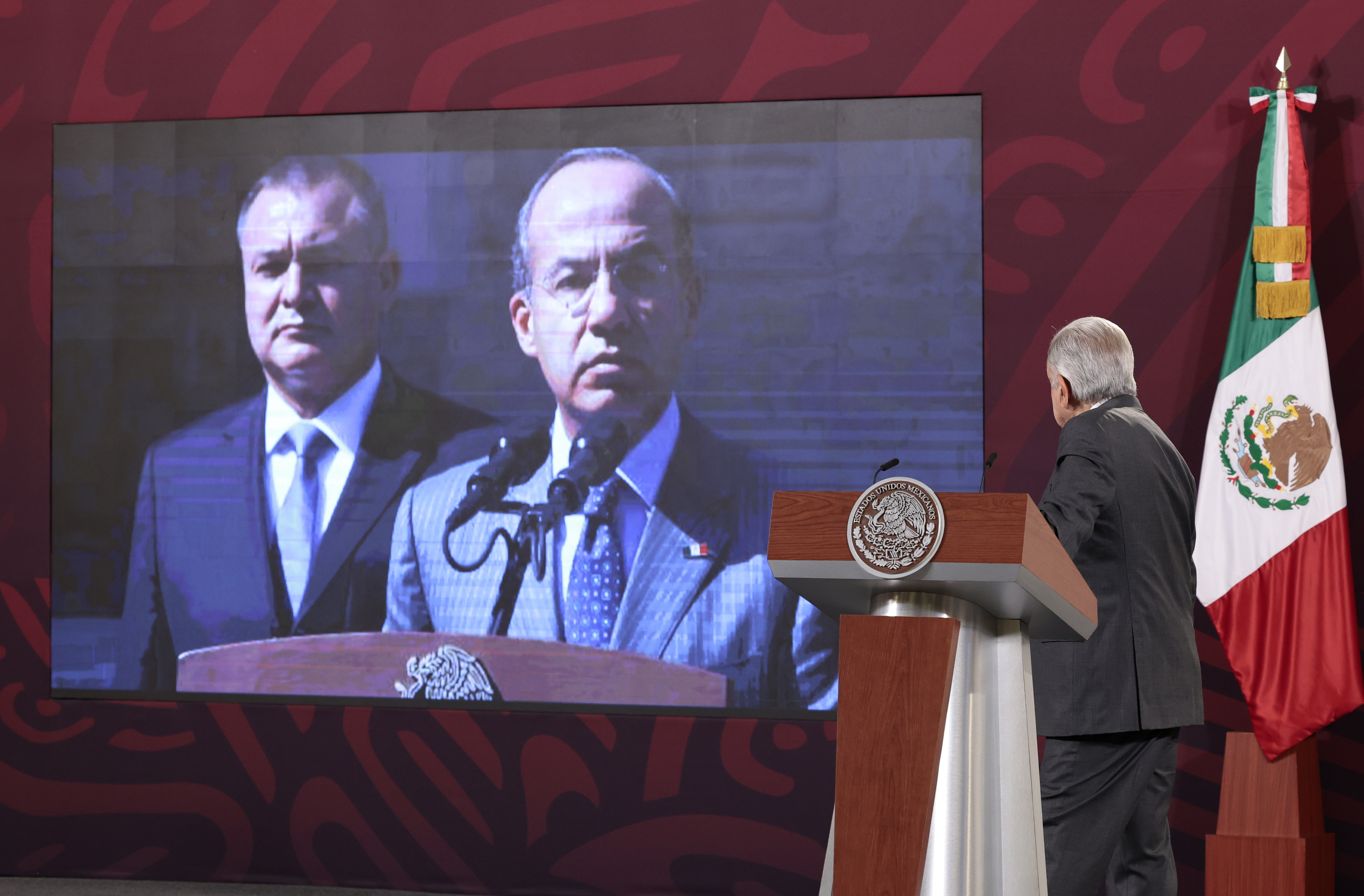 López Obrador pide a García ser testigo y aclarar su relación con Fox y Calderón