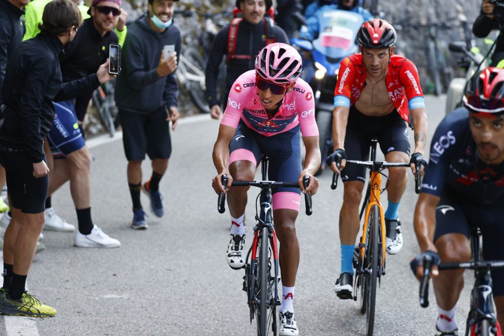 Golpe de jerarquía: Egan Bernal defendió con clase el liderato del Giro de Italia