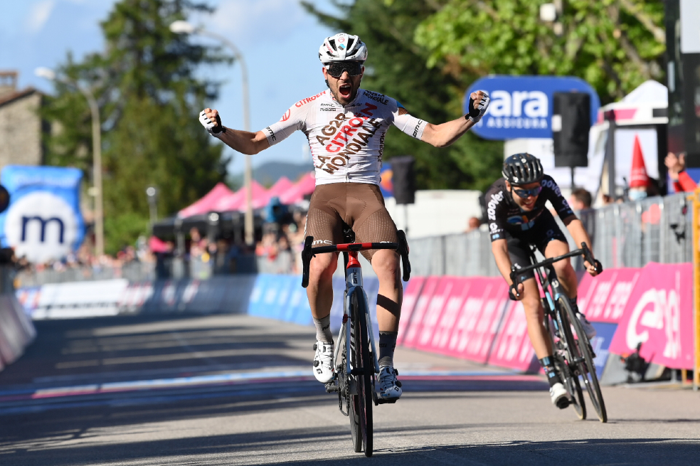 Andrea Vendrame se quedó con la victoria de la etapa 12 del Giro de Italia