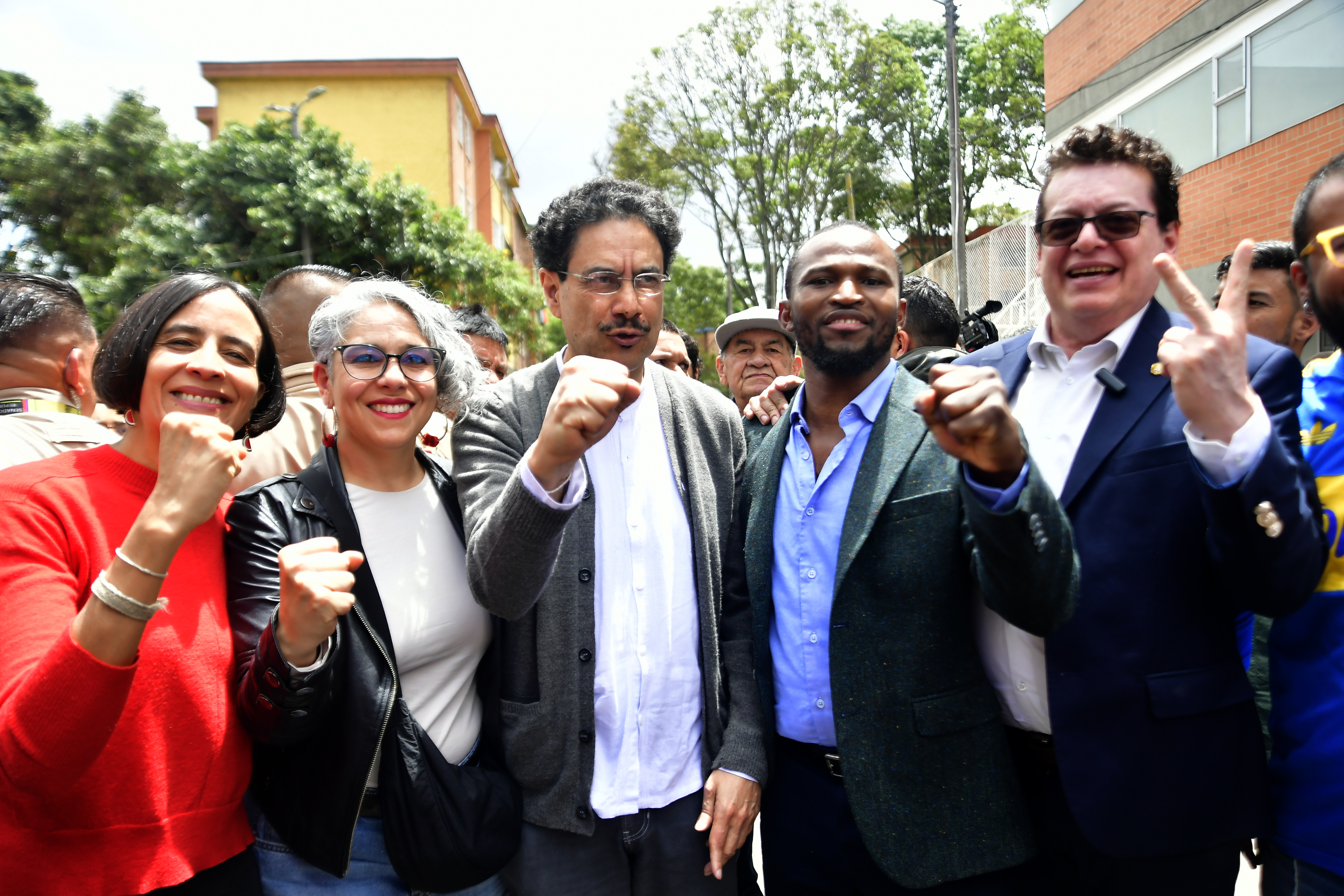 Senador, ganador de la consulta popular del Pacto Histórico que lo convierte en el candidato presidencial de la izquierda para el 2026.