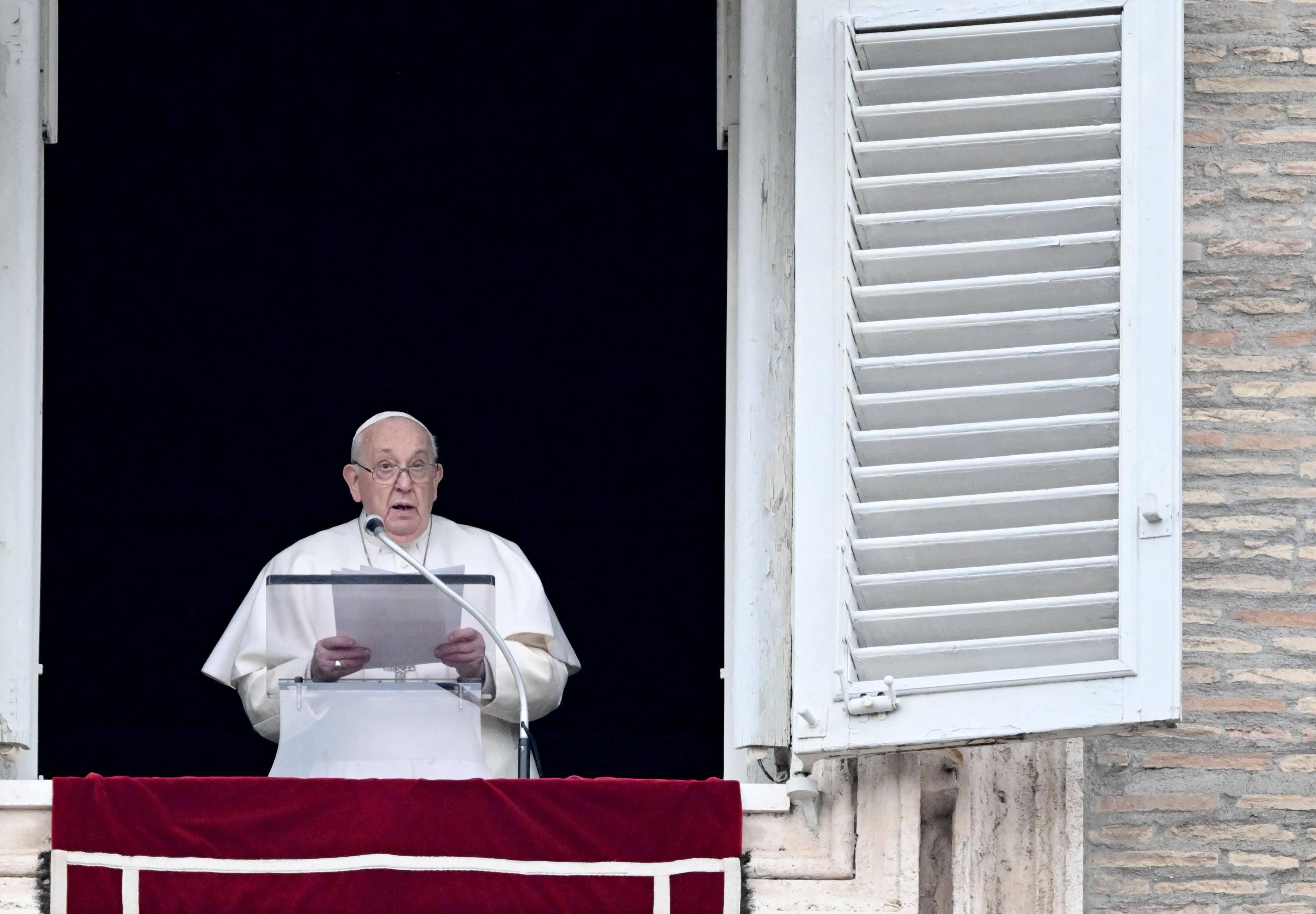 En su discurso de Año Nuevo, el papa Francisco pide por los pueblos en guerra