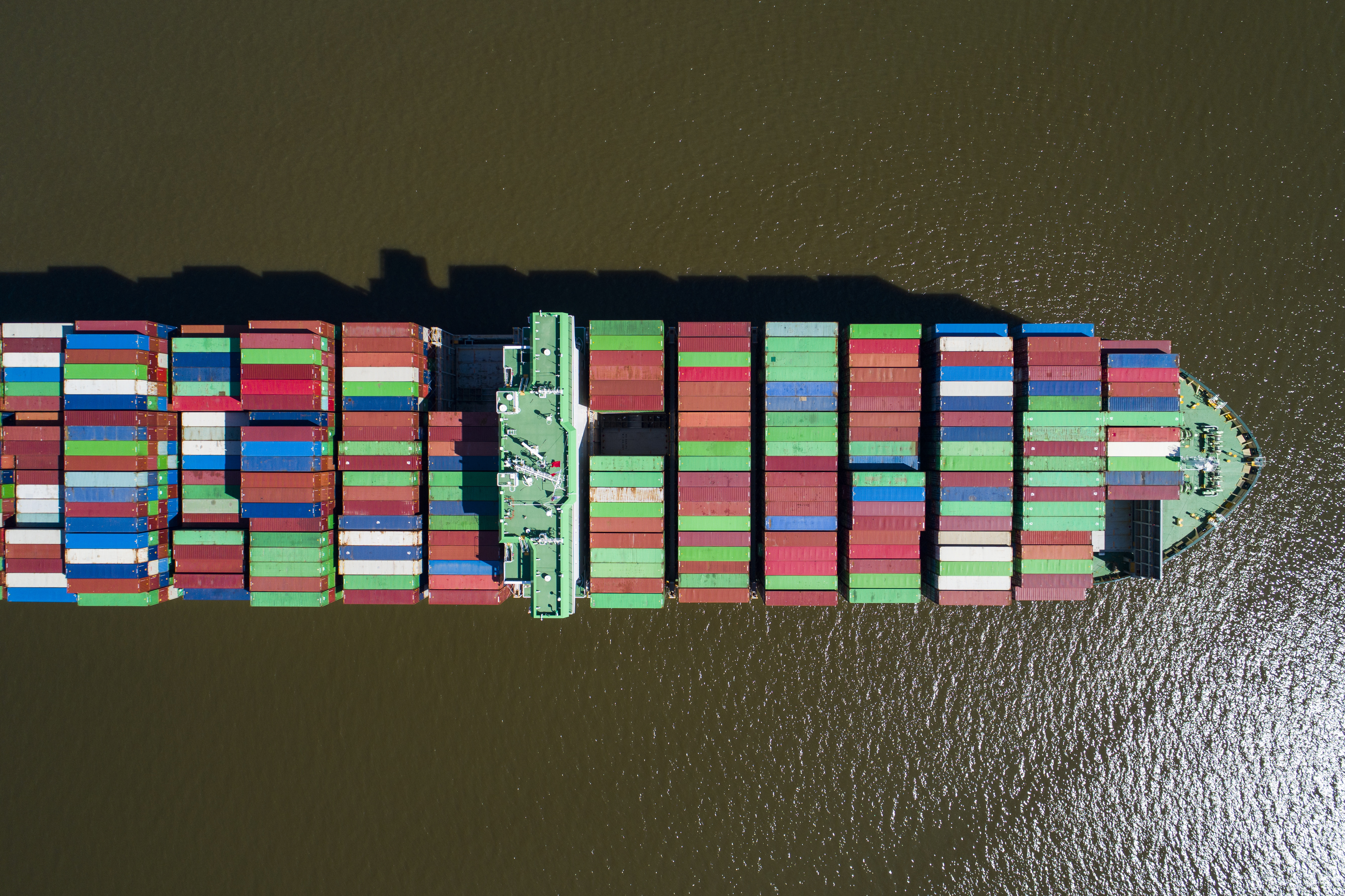 De nuevo, un buque gigante bloqueó el Canal del Suez