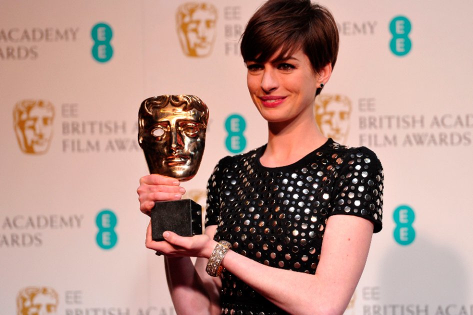 Anne Hathaway, víctima del efecto desestabilizador de George Clooney