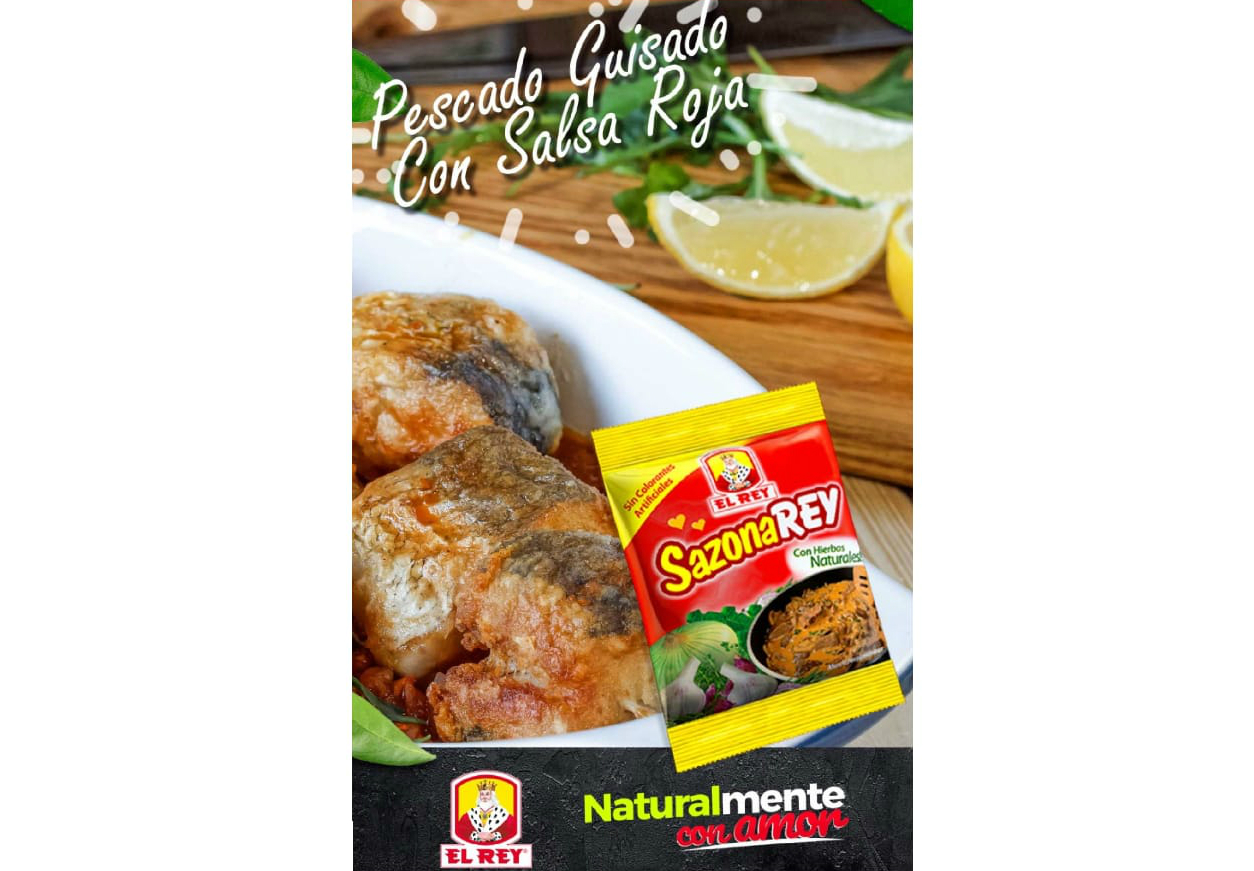 Frotar los filetes de pescado con el SasonaRey. Reservar 30 minutos.En un sartén poner un chorrito de aceite de oliva, la cebolla, los tomates, un limón. Hervir un minuto.Colocar el pescado en aceite caliente con pimienta al gusto. Cerrar por ambos lados.Luego colocar los filetes sobre la salsa, exprimir el limón. Dejar cocinar un minuto, o dos, por cada lado. Voltearlo y revolverlo en la salsa tapándolo por cinco minutos.Y por último servir con aguacate partido en cubos y un poco de crema agria.