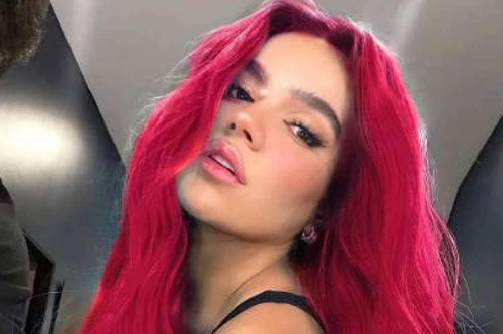 “Vamos a brindar por él”: así reaccionó Karol G ante fan dormido en concierto