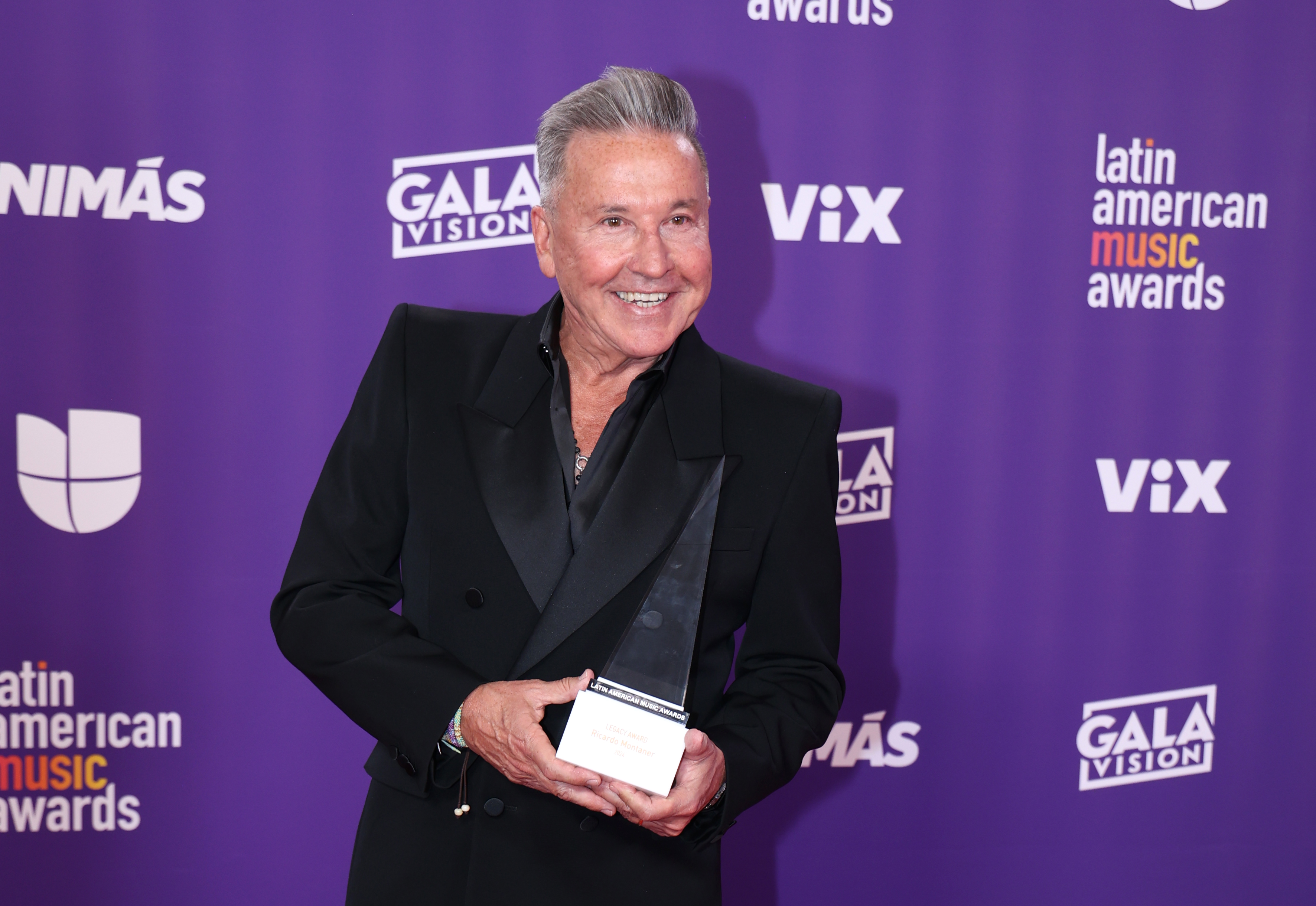 Extraño video de Ricardo Montaner 46 años atrás, genera reacciones. Irreconocible