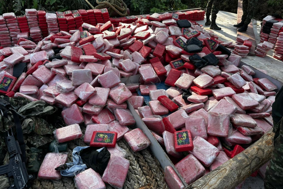Incautan más de tres toneladas de cocaína y marihuana en embarcación en Putumayo