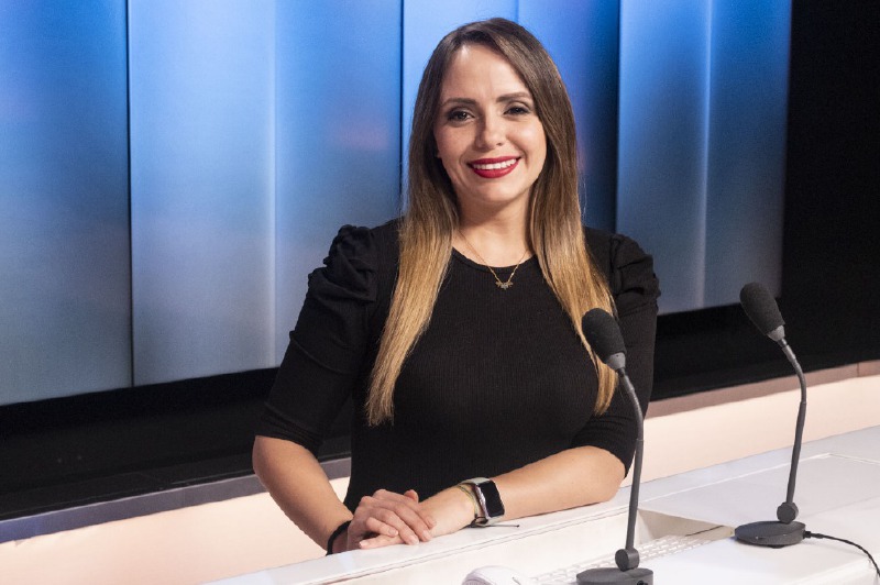 Ángela Gómez, la voz hispana de “Ellas hoy”