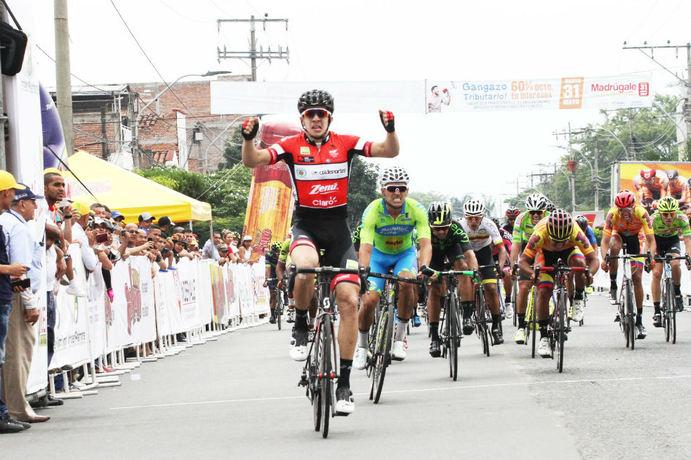 Álvaro Hodeg ganó la primera etapa de la Vuelta al Valle