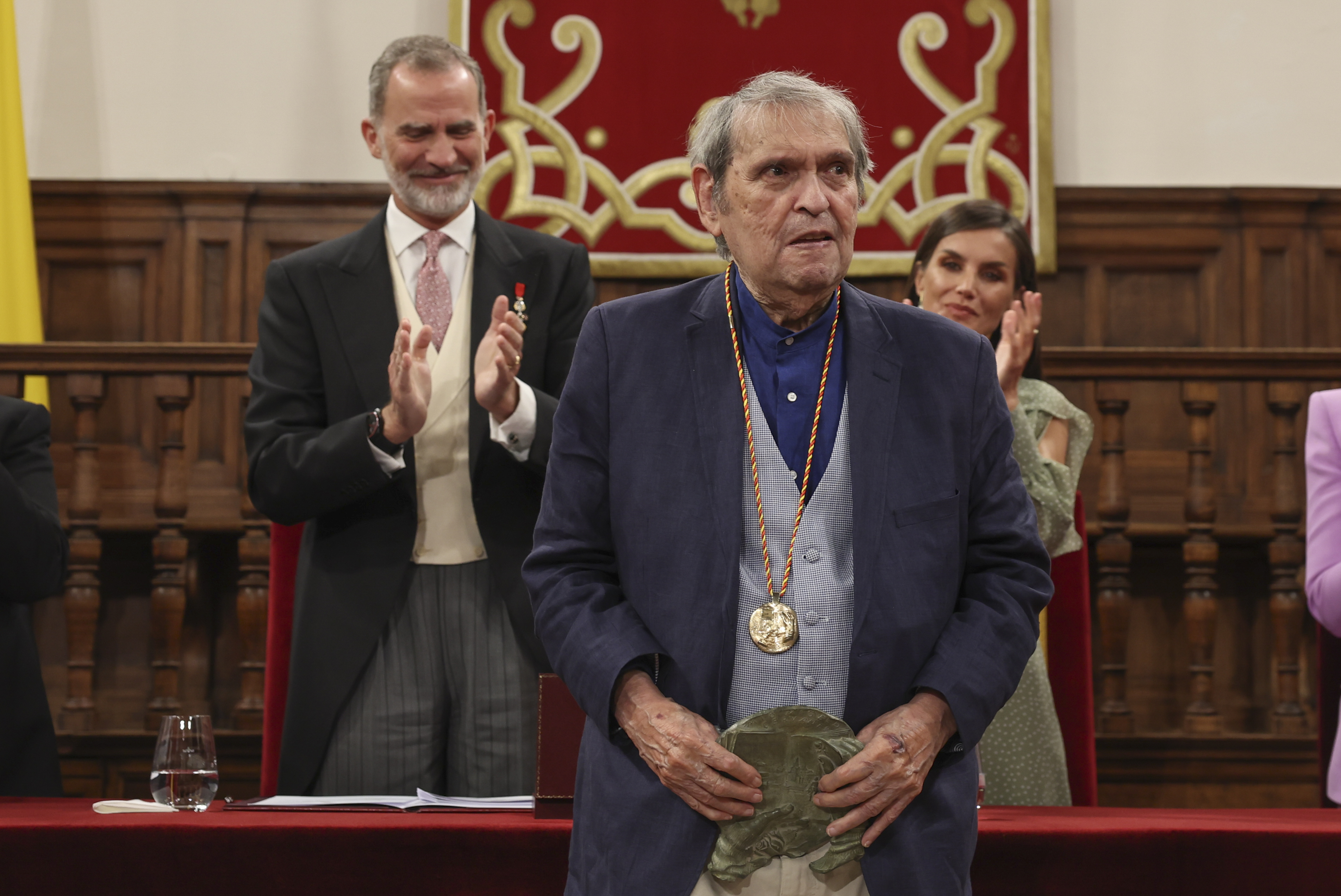 El poeta venezolano Rafael Cadenas recibió el Premio Cervantes