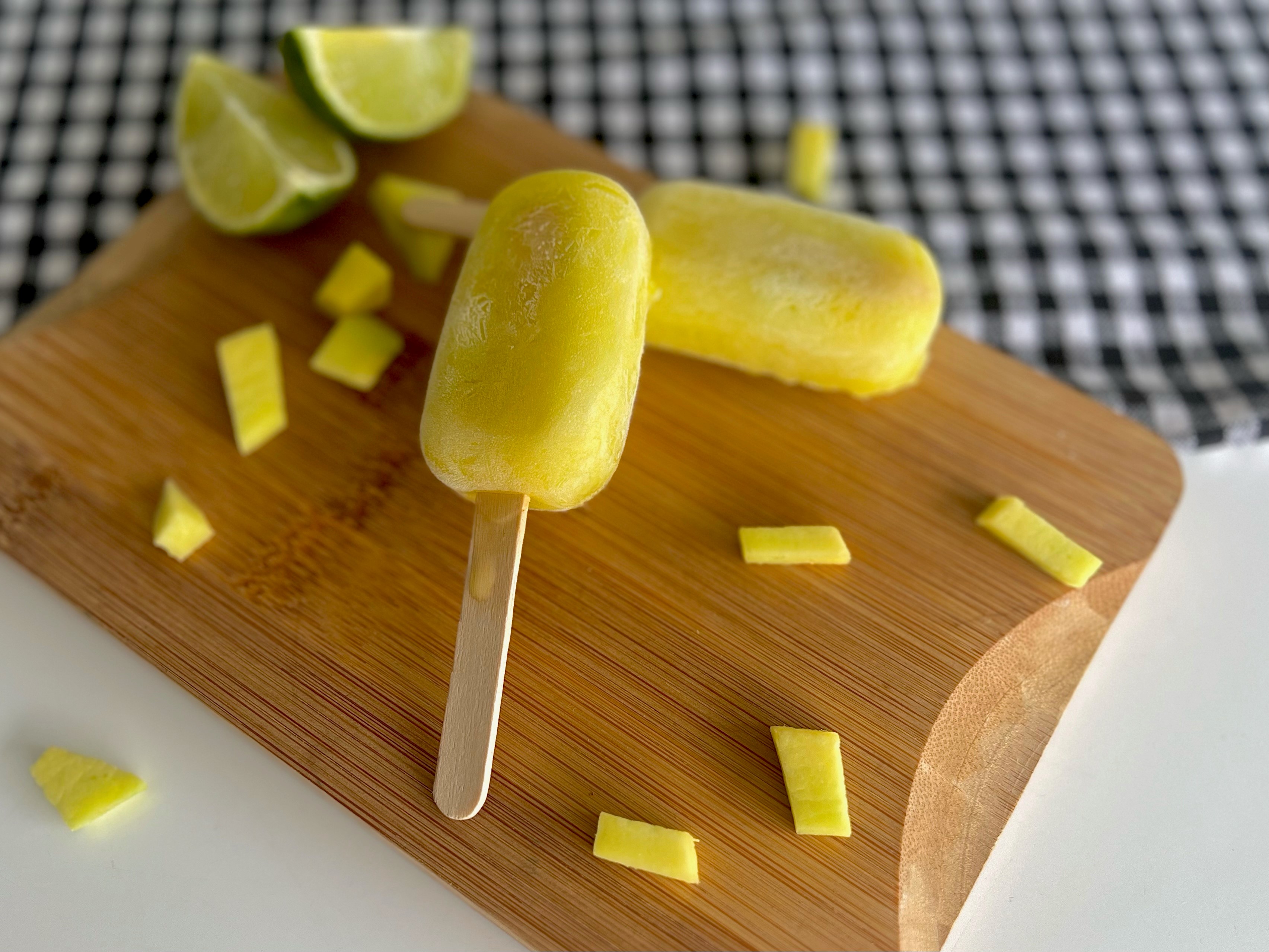 Paleta de mango biche