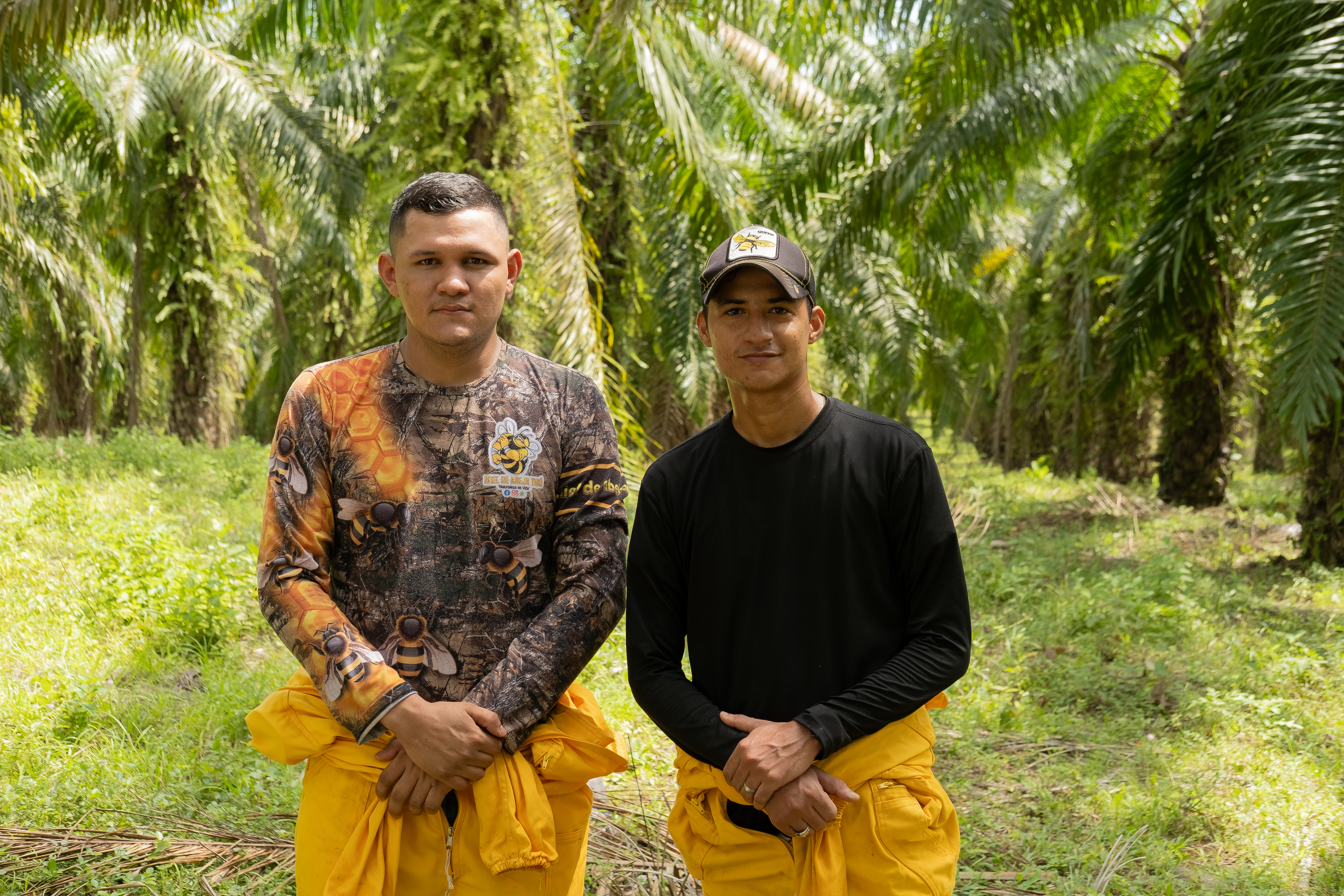 Leiver Moreno y Sergio Acevedo son parte del equipo de Miel de Abejas Tibú, un proyecto de transformación territorial en Catatumbo.