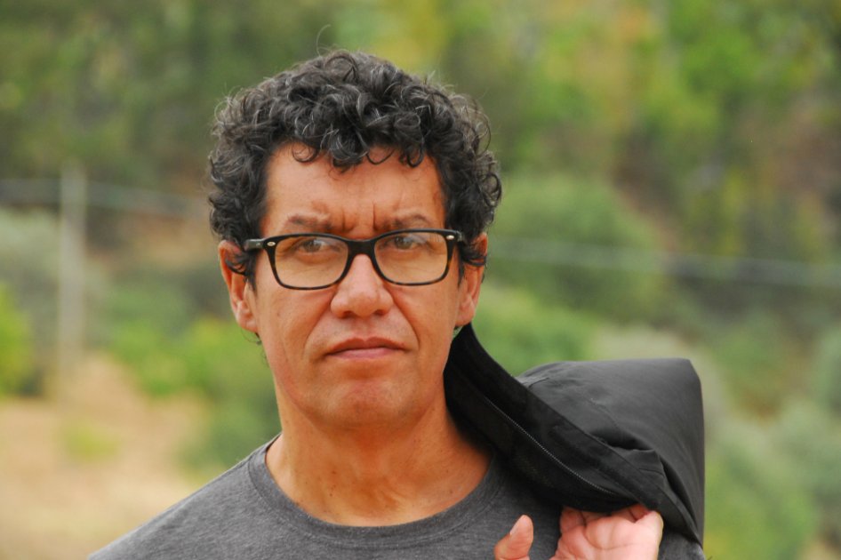 Luis González empezó a escribir la novela “La reina y el anillo” en 2012. / Cortesía