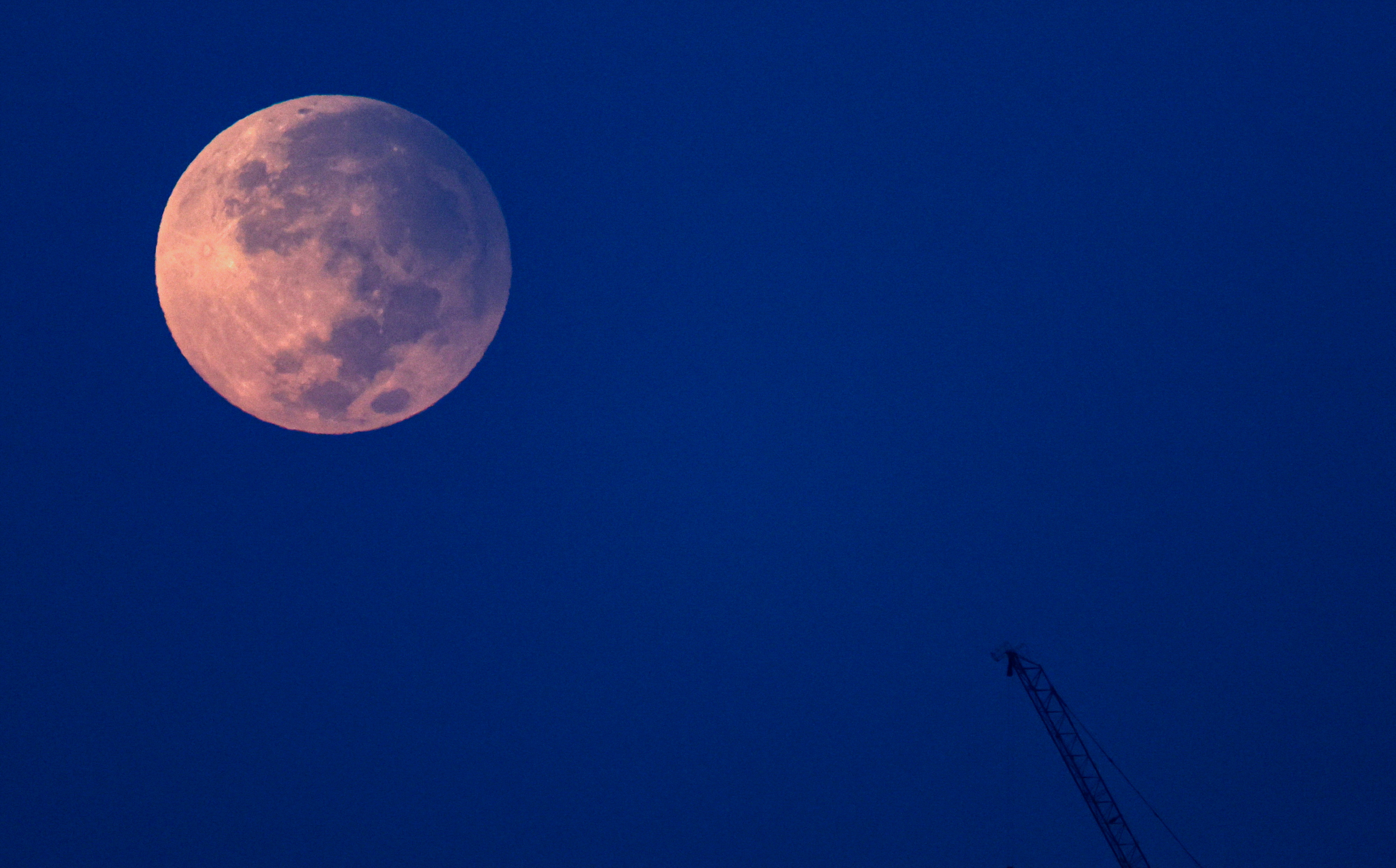 ¿El eclipse lunar se puede ver directamente? Recomendaciones para esta noche