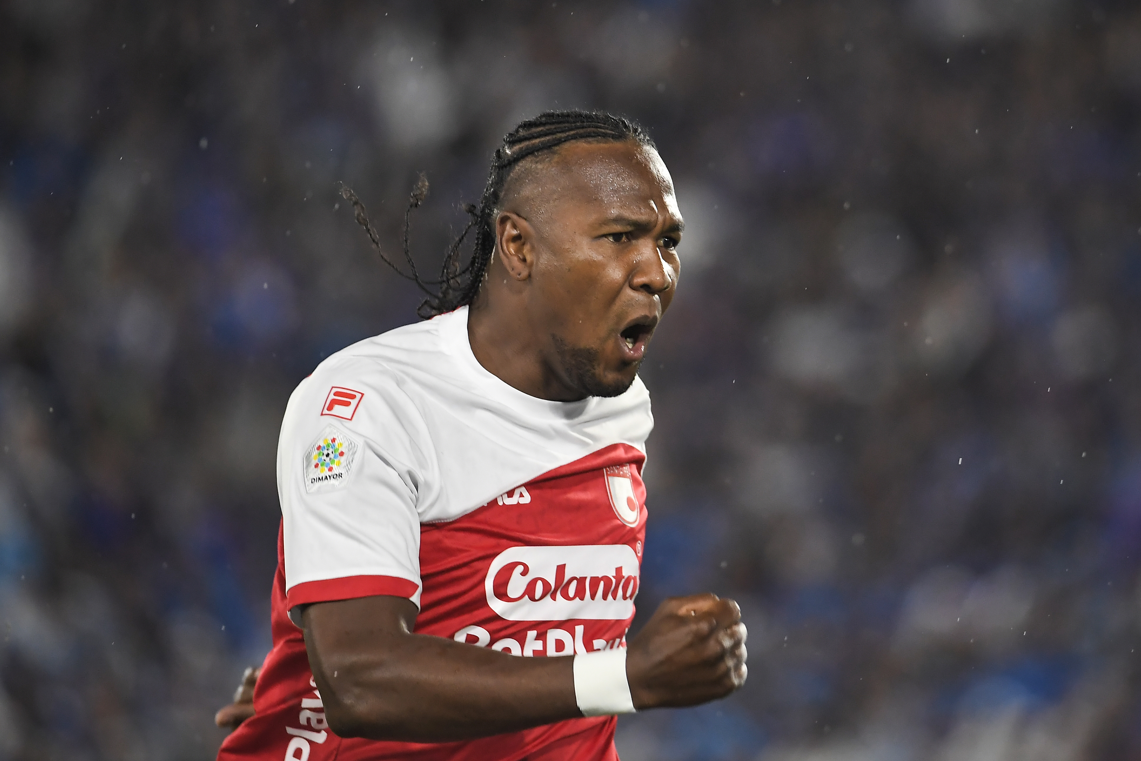 Jugador de Independiente Santa Fe durante el partido ante Millonarios por la fecha seis de los cuadrangulares finales de la Liga Betplay Dimayor 2025