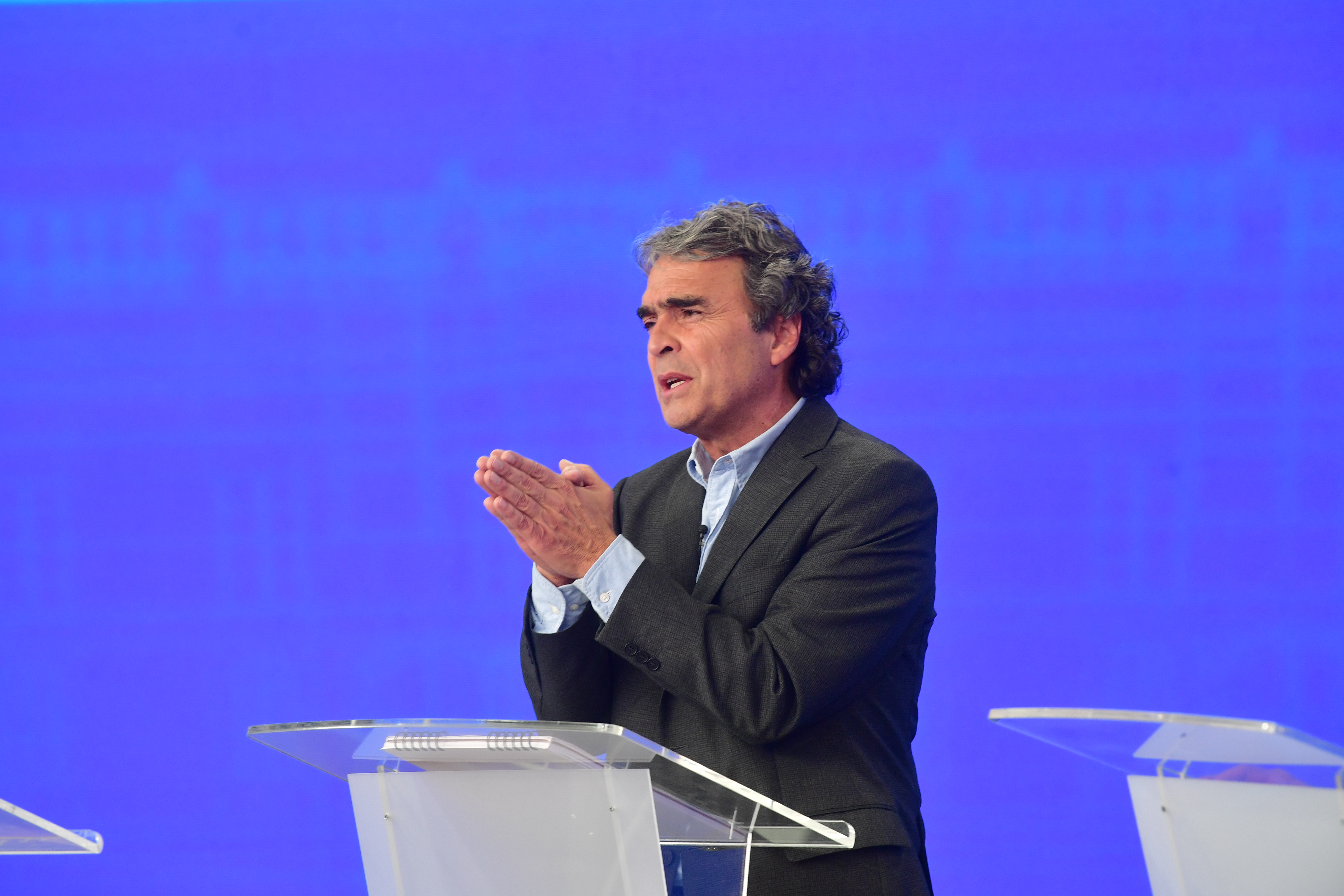 “No nos rendimos”: Fajardo tras resultados que lo ubican en cuarto lugar