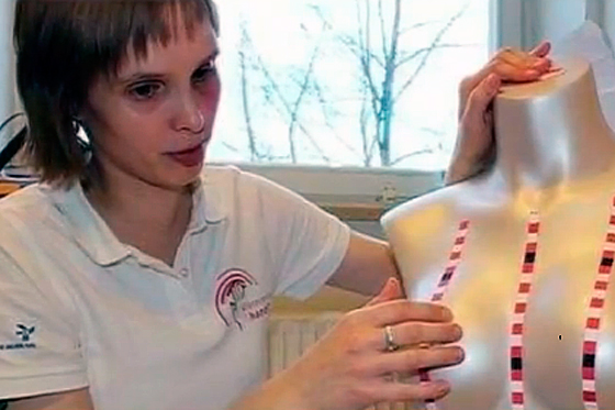 Mujeres con discapacidad visual realizarían examen de mama en Alemania